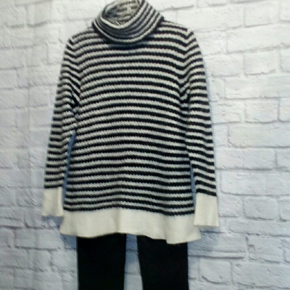 Banana Republic sweater - Picture 3 of 6